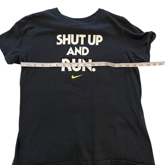 NWOT Nike Running Breathable ‘Shut Up and Run’ Graphic Top, Size Medium - Picture 3 of 7